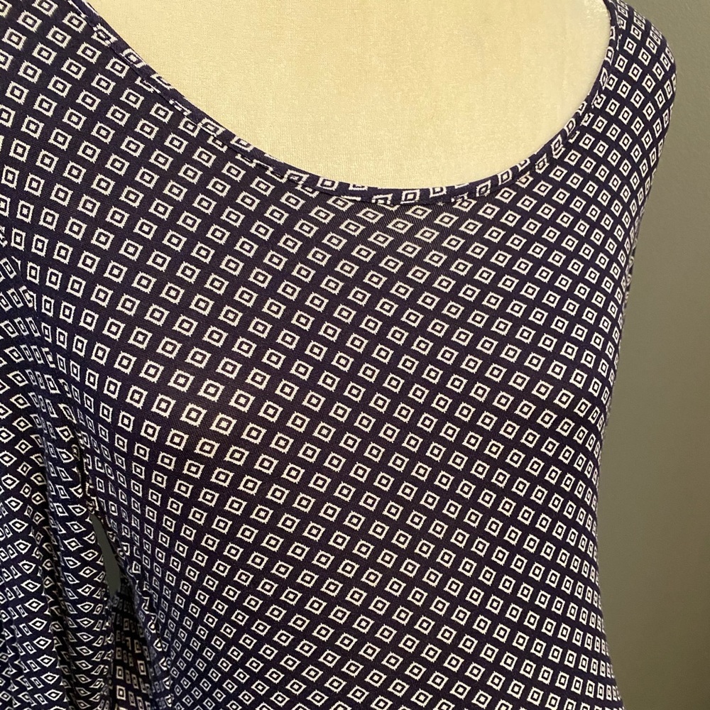 A Pea in the Pod Midi Dress. - Picture 4 of 7